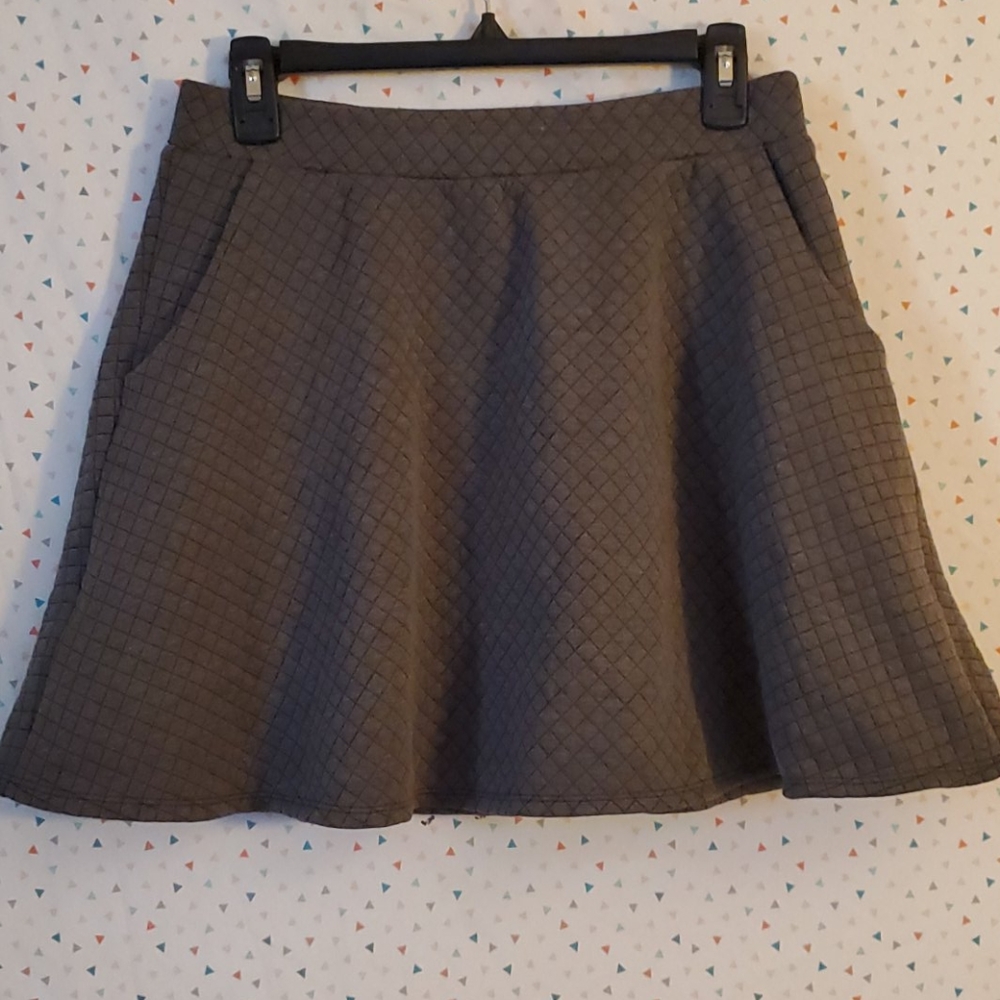 Quilted gray mini skirt with pockets